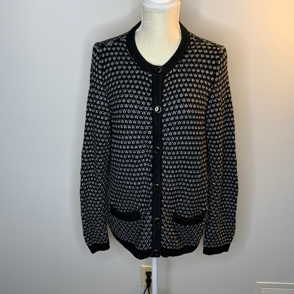 SZ L Banana Republic Black sweater with pockets